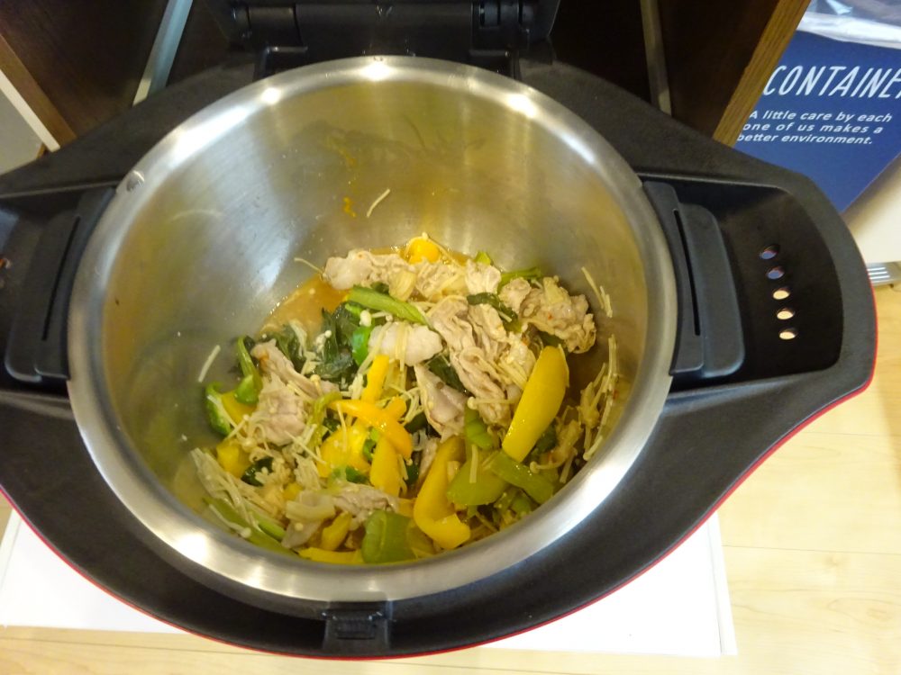 サックリ混ぜて小松菜と豚肉の中華風炒め完成
