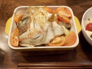 グラタン皿で作る鯛アラトマトスープ